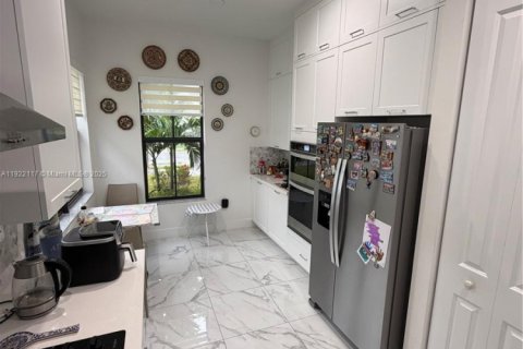 Купить виллу или дом в Дорал, Флорида 4 спальни, 214.05м2, № 2018839 - фото 5