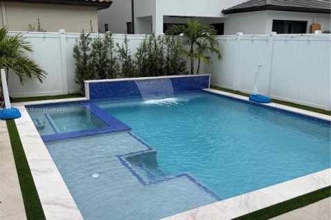 Купить виллу или дом в Дорал, Флорида 4 спальни, 214.05м2, № 2018839 - фото 8