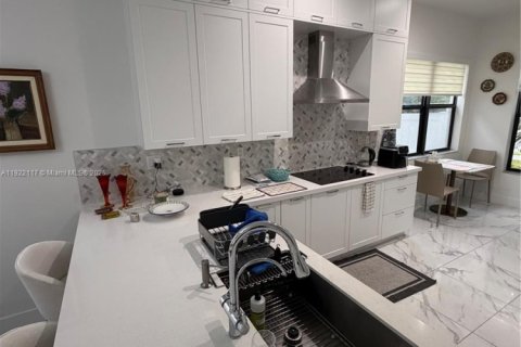 Купить виллу или дом в Дорал, Флорида 4 спальни, 214.05м2, № 2018839 - фото 4