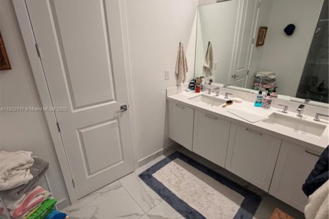 Купить виллу или дом в Дорал, Флорида 4 спальни, 214.05м2, № 2018839 - фото 18