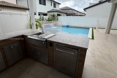 Купить виллу или дом в Дорал, Флорида 4 спальни, 214.05м2, № 2018839 - фото 9