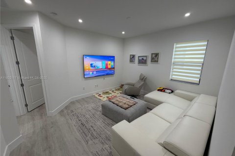 Купить виллу или дом в Дорал, Флорида 4 спальни, 214.05м2, № 2018839 - фото 7