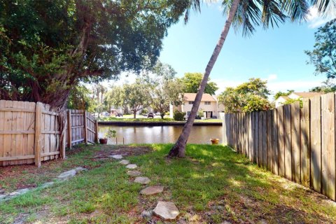 Adosado en alquiler en Wilton Manors, Florida, 3 dormitorios, 204.38 m2 № 1185243 - foto 1