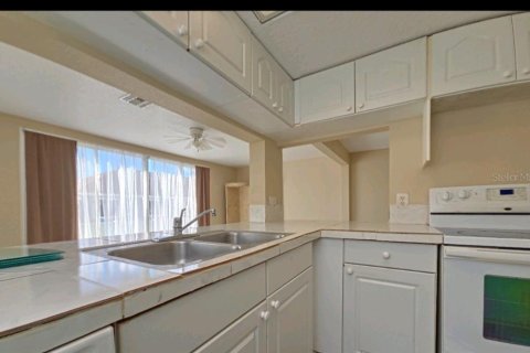 Townhouse in Davenport, Florida 3 bedrooms, 162.39 sq.m. № 1895088 - photo 8