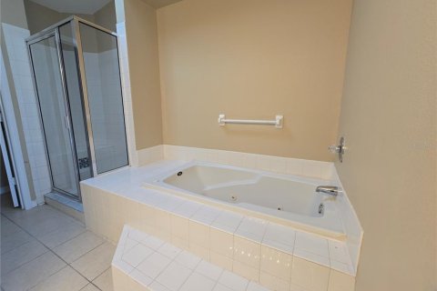 Townhouse in Davenport, Florida 3 bedrooms, 162.39 sq.m. № 1895088 - photo 17