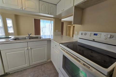 Townhouse in Davenport, Florida 3 bedrooms, 162.39 sq.m. № 1895088 - photo 4