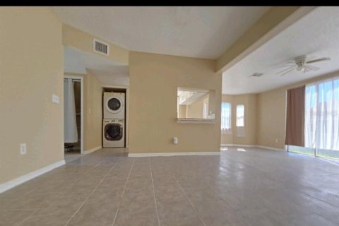 Townhouse in Davenport, Florida 3 bedrooms, 162.39 sq.m. № 1895088 - photo 9
