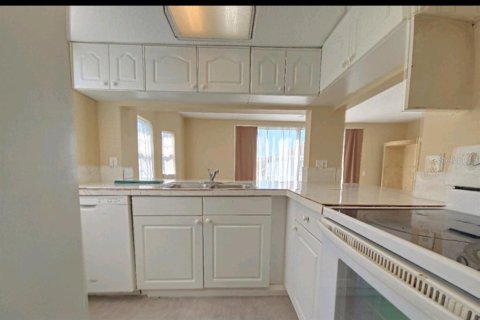 Townhouse in Davenport, Florida 3 bedrooms, 162.39 sq.m. № 1895088 - photo 7