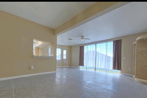 Townhouse in Davenport, Florida 3 bedrooms, 162.39 sq.m. № 1895088 - photo 12