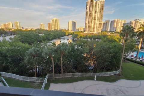 Купить кондоминиум в Авентура, Флорида 2 спальни, 109.72м2, № 1799236 - фото 3
