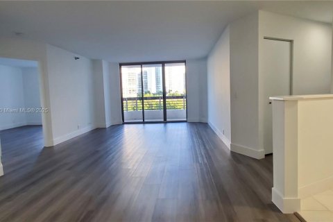 Купить кондоминиум в Авентура, Флорида 2 спальни, 109.72м2, № 1799236 - фото 8
