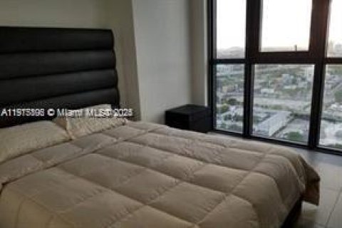 Condominio en alquiler en Miami, Florida, 2 dormitorios, 94.57 m2 № 2016351 - foto 4