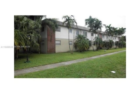 Снять в аренду кондоминиум в Майами, Флорида 1 спальня, 75.53м2, № 2051003 - фото 2