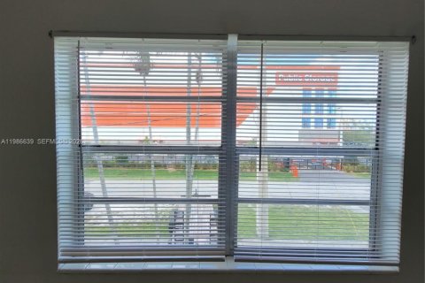 Condominio en alquiler en Miami, Florida, 1 dormitorio, 75.53 m2 № 2051003 - foto 27