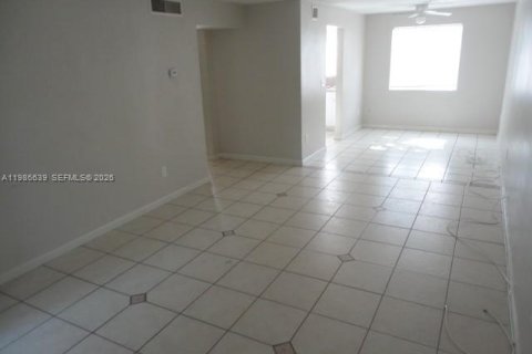 Снять в аренду кондоминиум в Майами, Флорида 1 спальня, 75.53м2, № 2051003 - фото 14