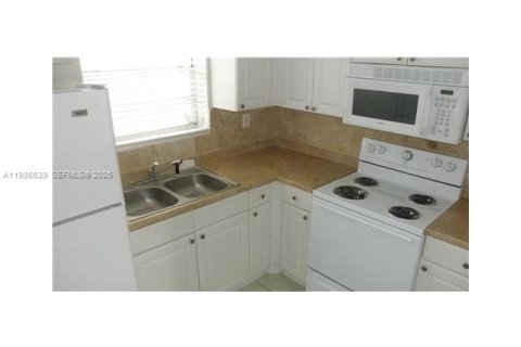 Снять в аренду кондоминиум в Майами, Флорида 1 спальня, 75.53м2, № 2051003 - фото 5