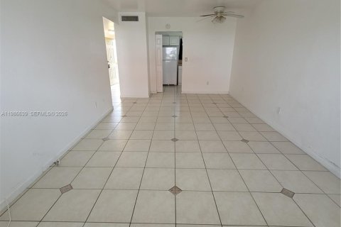Condominio en alquiler en Miami, Florida, 1 dormitorio, 75.53 m2 № 2051003 - foto 26