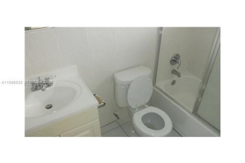 Снять в аренду кондоминиум в Майами, Флорида 1 спальня, 75.53м2, № 2051003 - фото 7