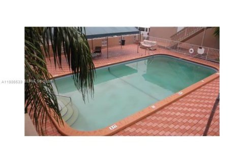 Снять в аренду кондоминиум в Майами, Флорида 1 спальня, 75.53м2, № 2051003 - фото 3