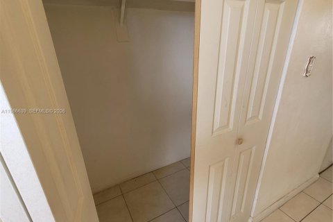 Condominio en alquiler en Miami, Florida, 1 dormitorio, 75.53 m2 № 2051003 - foto 22