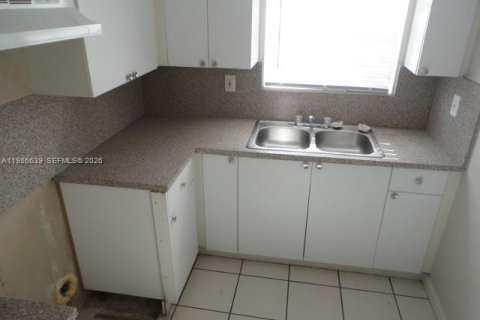 Condominio en alquiler en Miami, Florida, 1 dormitorio, 75.53 m2 № 2051003 - foto 16