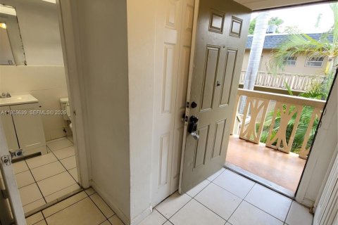 Condominio en alquiler en Miami, Florida, 1 dormitorio, 75.53 m2 № 2051003 - foto 23