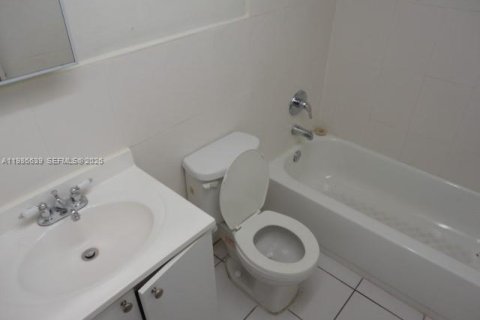 Снять в аренду кондоминиум в Майами, Флорида 1 спальня, 75.53м2, № 2051003 - фото 13