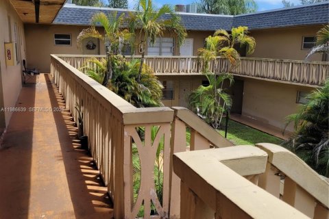 Condominio en alquiler en Miami, Florida, 1 dormitorio, 75.53 m2 № 2051003 - foto 18