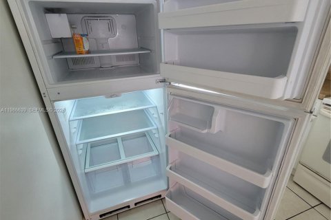 Condominio en alquiler en Miami, Florida, 1 dormitorio, 75.53 m2 № 2051003 - foto 29