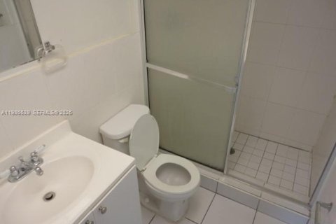 Снять в аренду кондоминиум в Майами, Флорида 1 спальня, 75.53м2, № 2051003 - фото 8