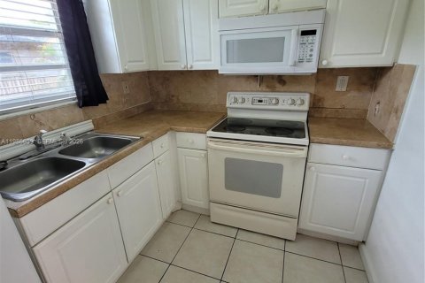 Condominio en alquiler en Miami, Florida, 1 dormitorio, 75.53 m2 № 2051003 - foto 30