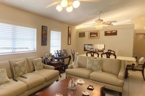House in Boca Raton, Florida 2 bedrooms, 102.19 sq.m. № 1860963 - photo 3