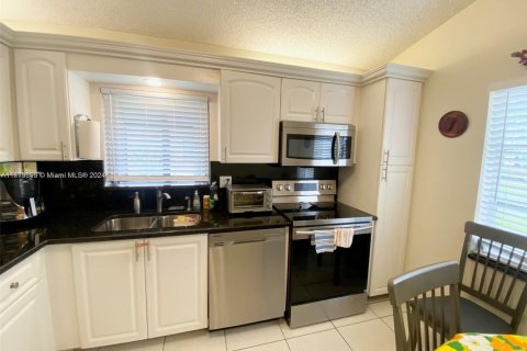 House in Boca Raton, Florida 2 bedrooms, 102.19 sq.m. № 1860963 - photo 9