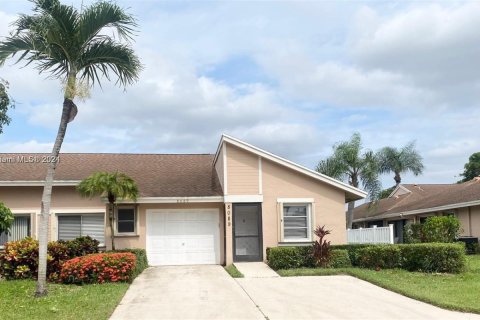 House in Boca Raton, Florida 2 bedrooms, 102.19 sq.m. № 1860963 - photo 2
