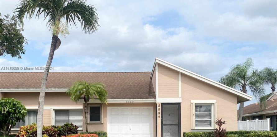 House in Boca Raton, Florida 2 bedrooms, 102.19 sq.m. № 1860963