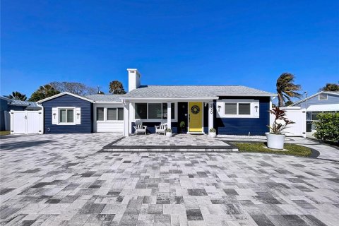House in Saint Pete Beach, Florida 3 bedrooms, 139.91 sq.m. № 2197398