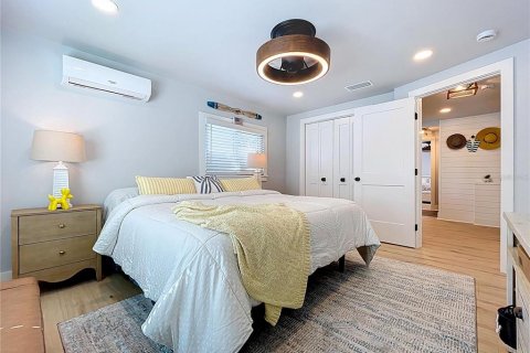 House in Saint Pete Beach, Florida 3 bedrooms, 139.91 sq.m. № 2197398 - photo 28