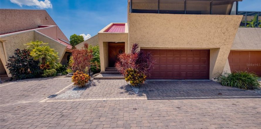 House in Winter Haven, Florida 2 bedrooms, 189.99 sq.m. № 1886108