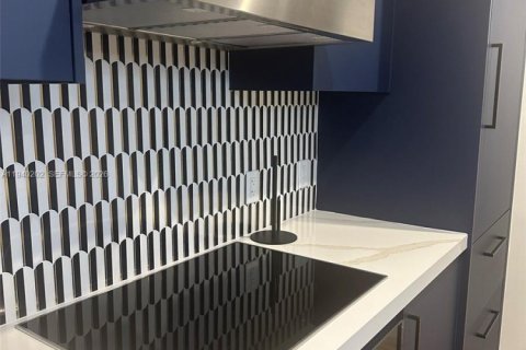 Снять в аренду кондоминиум в Корал-Гейблс, Флорида 2 спальни, 86.12м2, № 2000414 - фото 3