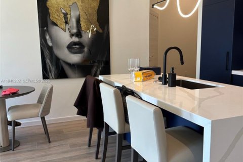 Снять в аренду кондоминиум в Корал-Гейблс, Флорида 2 спальни, 86.12м2, № 2000414 - фото 2