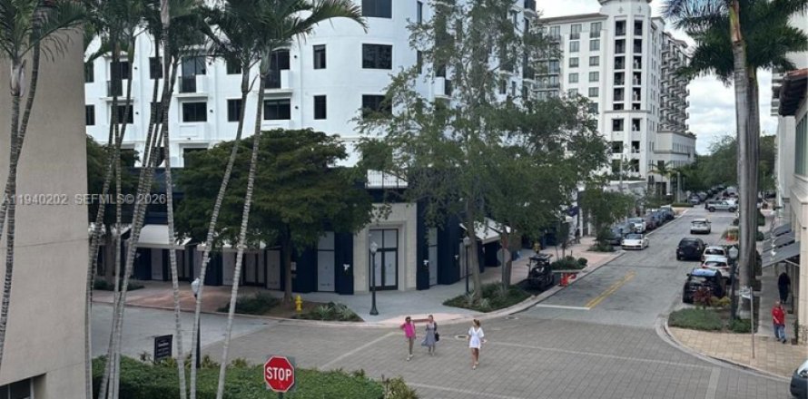 Кондоминиум с 2 спальнями в Корал-Гейблс, Флорида № 2000414