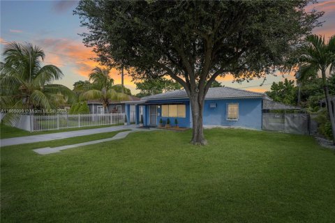 Casa en venta en Miami, Florida, 3 dormitorios, 132.01 m2 № 1920131 - foto 2