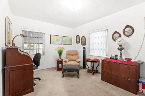 Casa en venta en Miami, Florida, 3 dormitorios, 132.01 m2 № 1920131 - foto 10