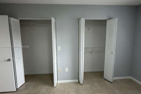 Condo in Miramar, Florida, 1 bedroom  № 2002814 - photo 9