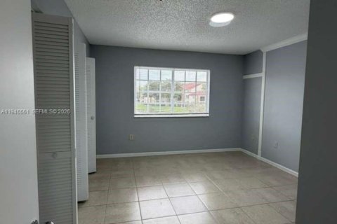 Condo in Miramar, Florida, 1 bedroom  № 2002814 - photo 7