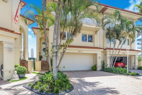Touwnhouse à louer à North Miami Beach, Floride: 3 chambres, 214.6 m2 № 2275115 - photo 18