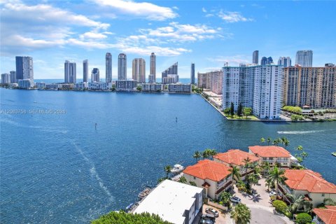 Touwnhouse à louer à North Miami Beach, Floride: 3 chambres, 214.6 m2 № 2275115 - photo 13