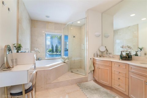 Touwnhouse à louer à North Miami Beach, Floride: 3 chambres, 214.6 m2 № 2275115 - photo 10