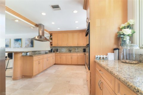 Touwnhouse à louer à North Miami Beach, Floride: 3 chambres, 214.6 m2 № 2275115 - photo 6