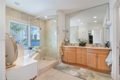 Touwnhouse à louer à North Miami Beach, Floride: 3 chambres, 214.6 m2 № 2275115 - photo 11